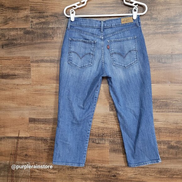 Vtg Levi's Jeans 10 Bold Curve Capri Mid Rise Medium Light Wash Stretch Denim - Picture 2 of 12